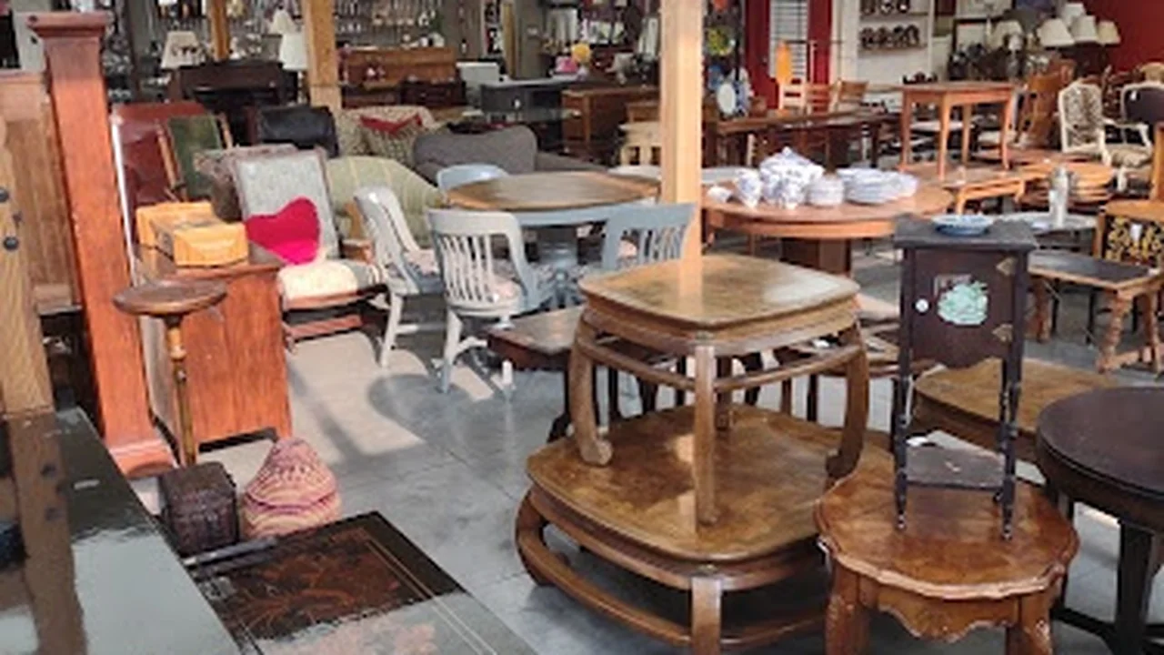 Consignment store in Bellingham, Washington: Furnishings Now