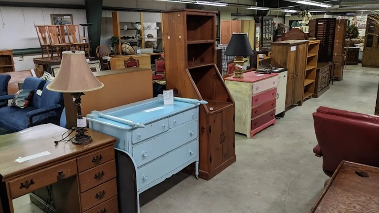 Consignment store in Cleveland, Georgia: Furniture Consignment Warehouse