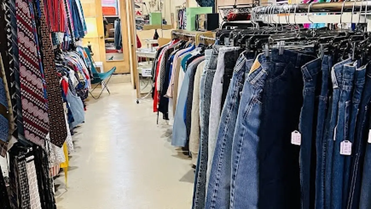 Consignment store in Champaign, Illinois: Furniture Lounge