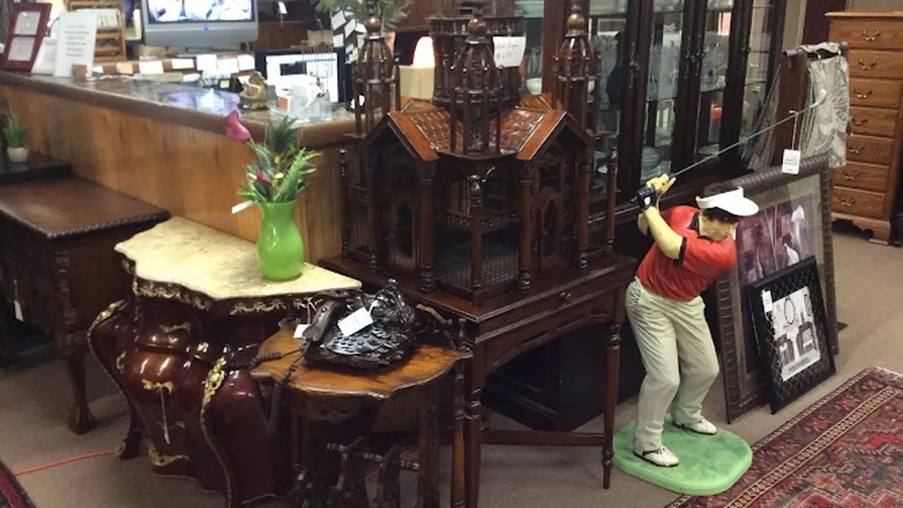 Consignment store in Lakeland, Florida: Furniture & rug collection- used and new consignment store