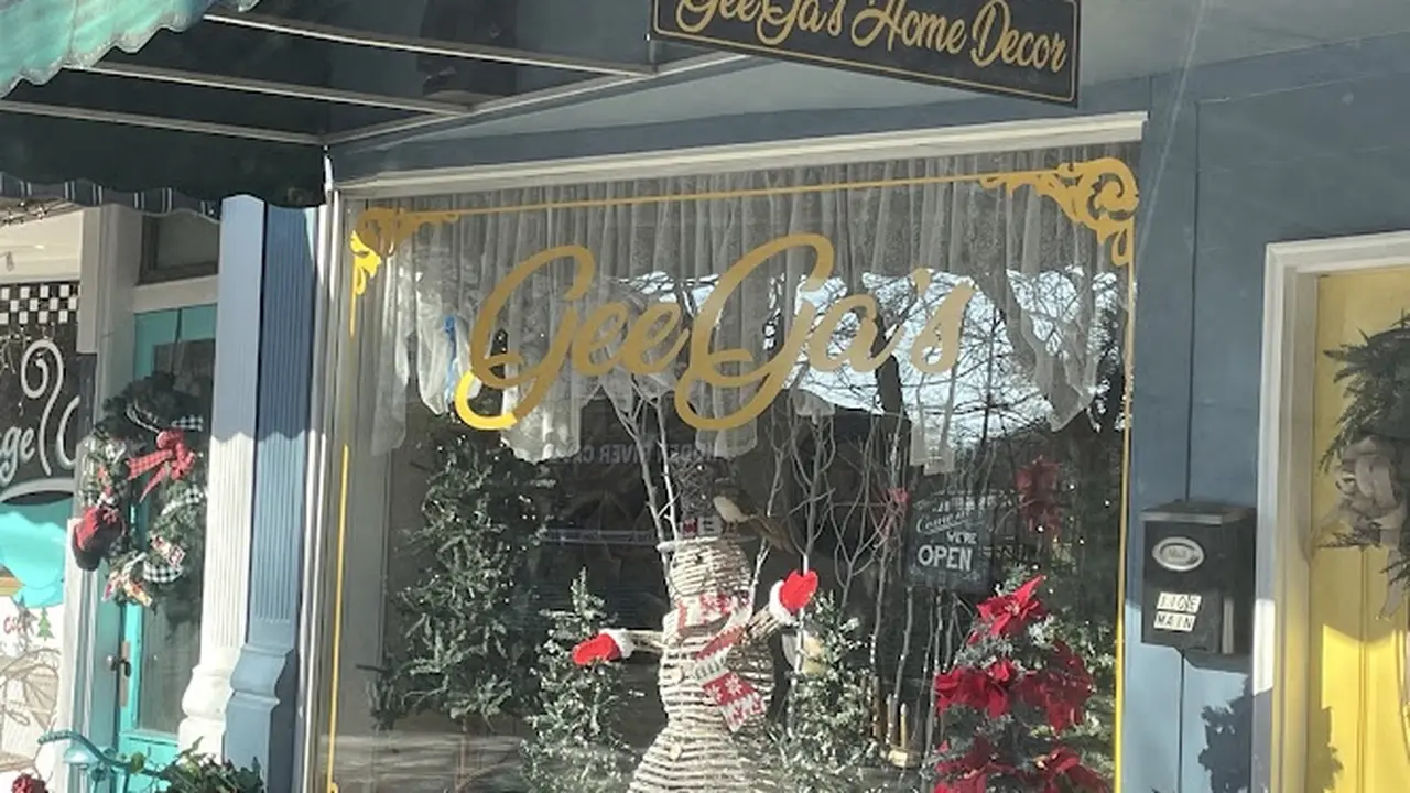 Consignment store in Horse Cave, Kentucky: GeeGa’s