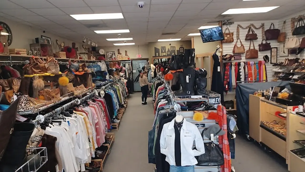 Consignment store in Lake Geneva, Wisconsin: Geneva Upscale Consignment
