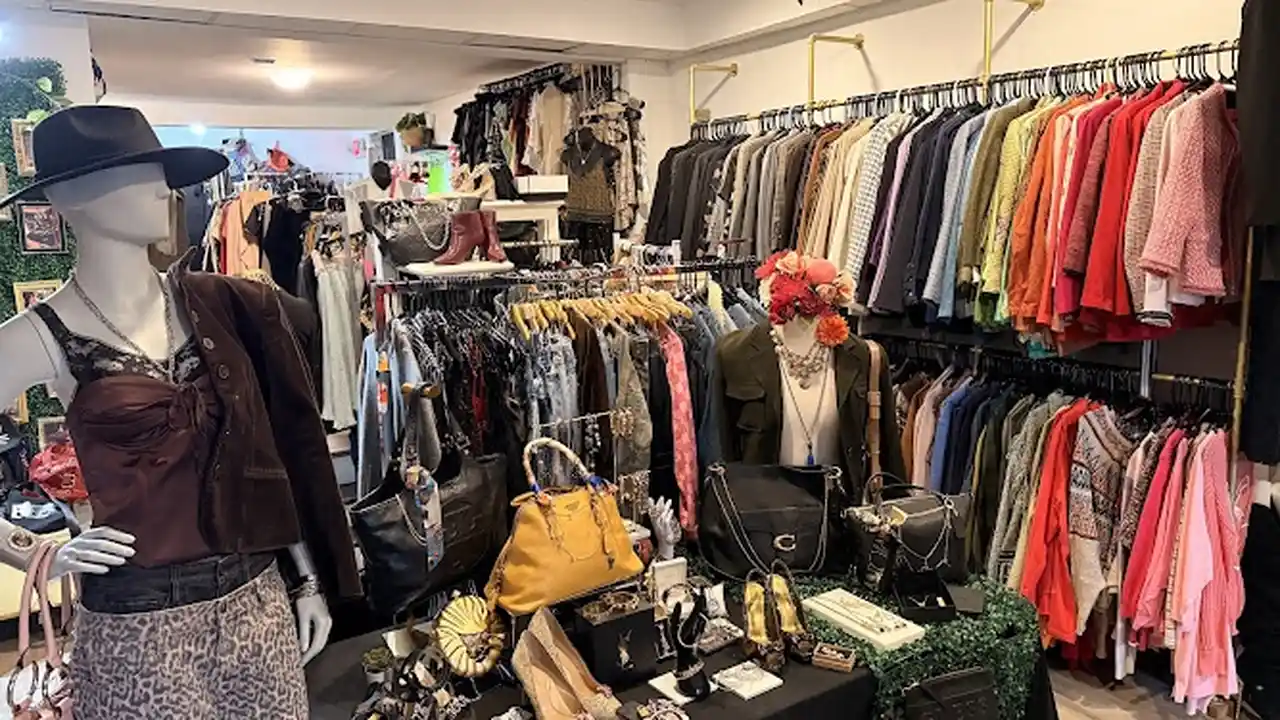 Consignment store in Vauxhall, New Jersey: Georgia's Peach