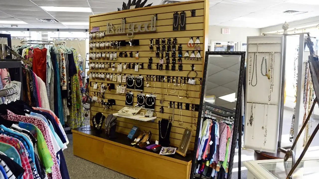Consignment store in Rockford, Michigan: Gild the Lily