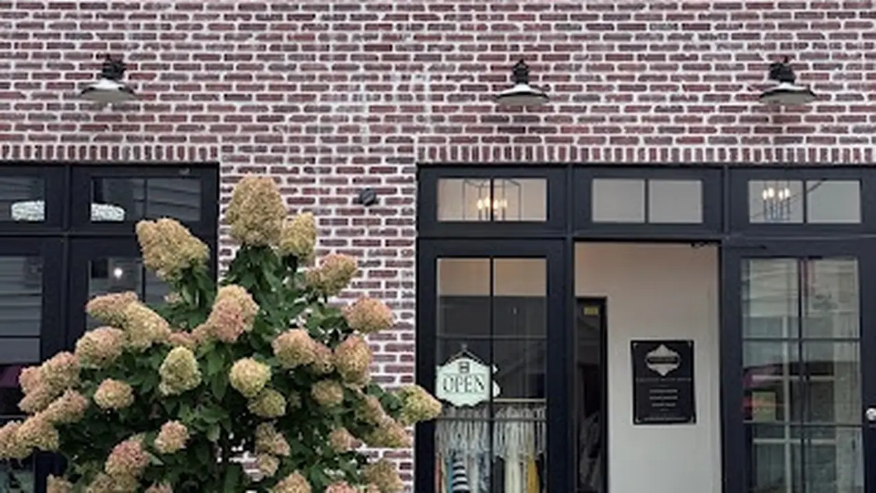 Consignment store in Ridgefield, Connecticut: Gilded Rose Consignment