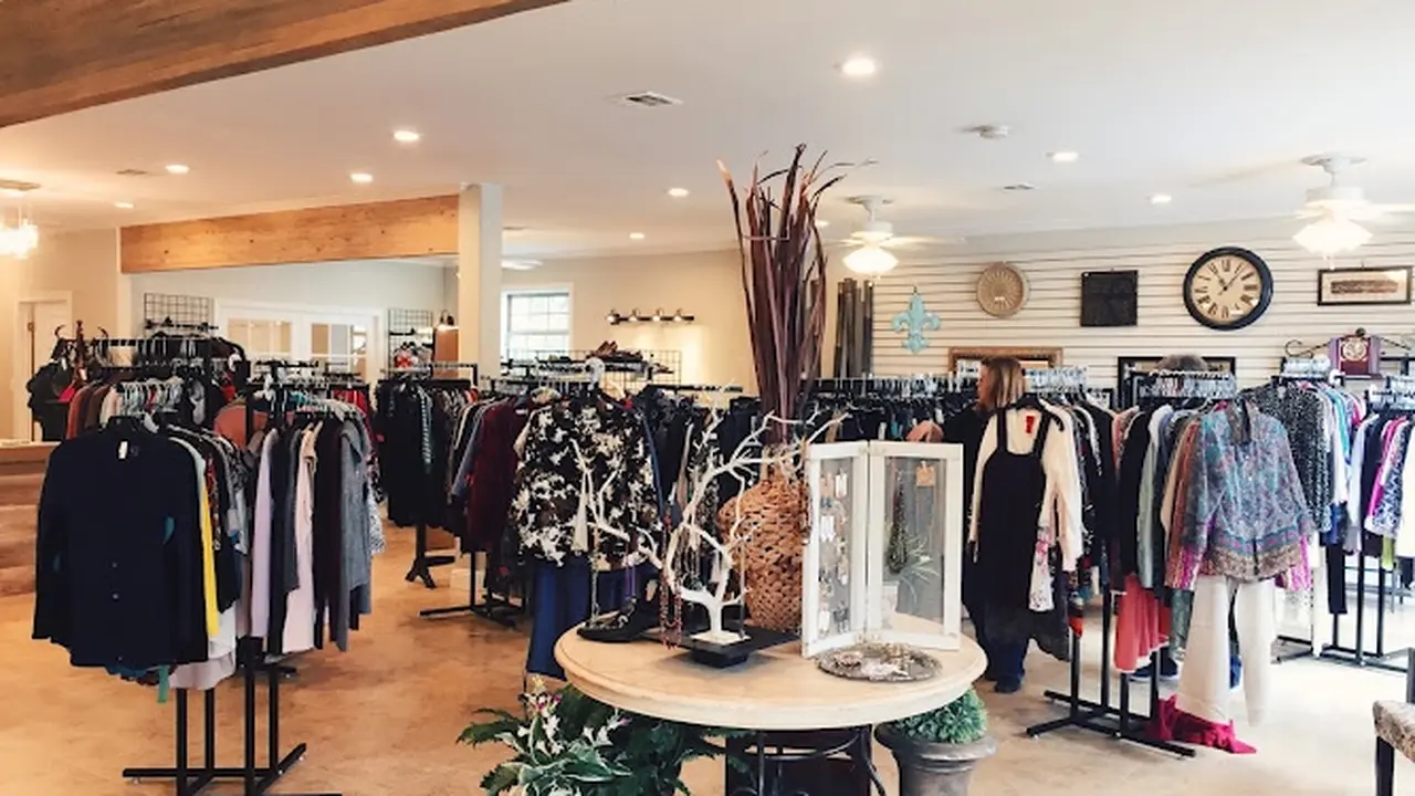 Consignment store in Nederland, Texas: Glory B's Consignment & Resale Boutique