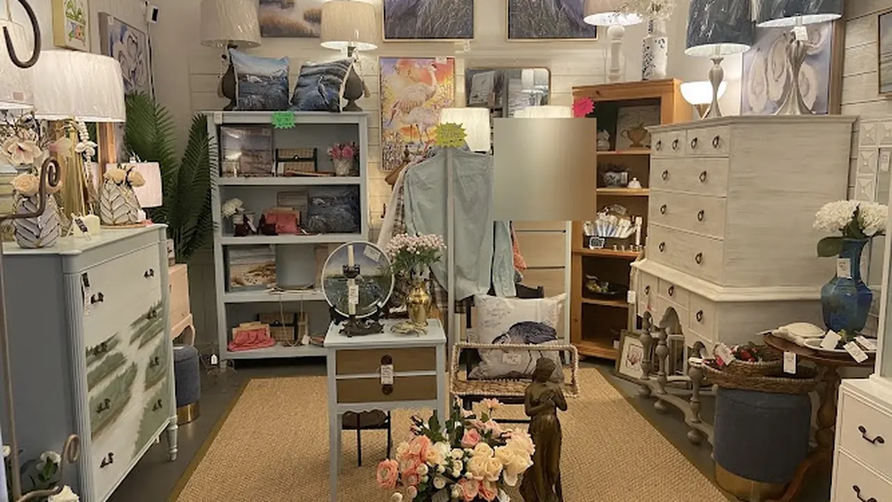 Consignment store in Murrells Inlet, South Carolina: Goat Island Goods