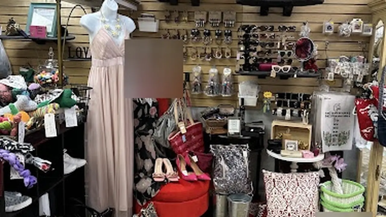 Consignment store in New Brighton, Pennsylvania: Golden Goose Shoppe