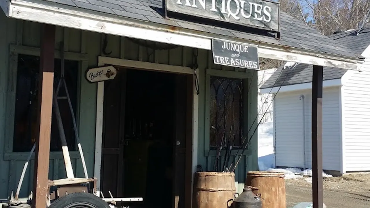 Consignment store in Millinocket, Maine: Gracies Aunt's Emporium
