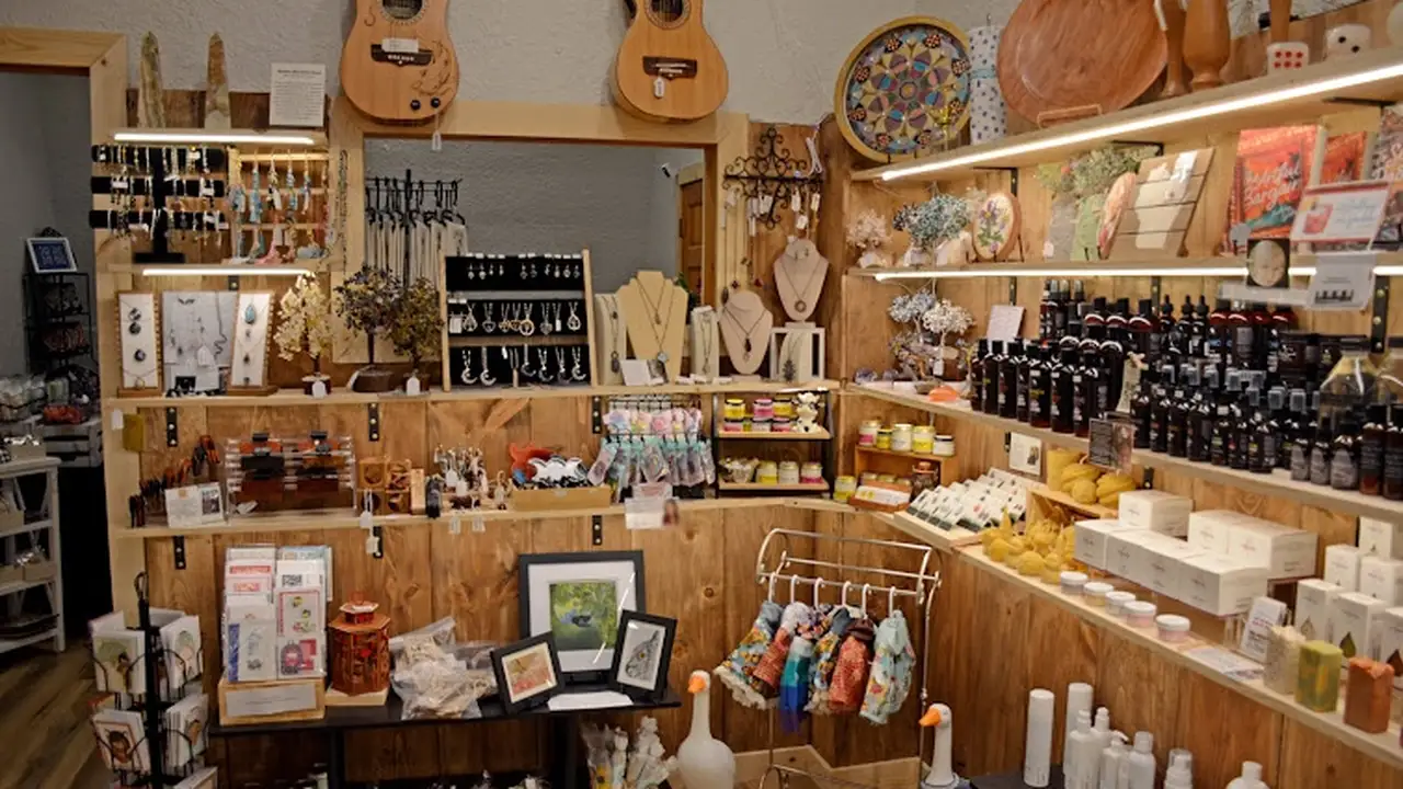 Consignment store in Grafton, Wisconsin: Grafton Collective Marketplace