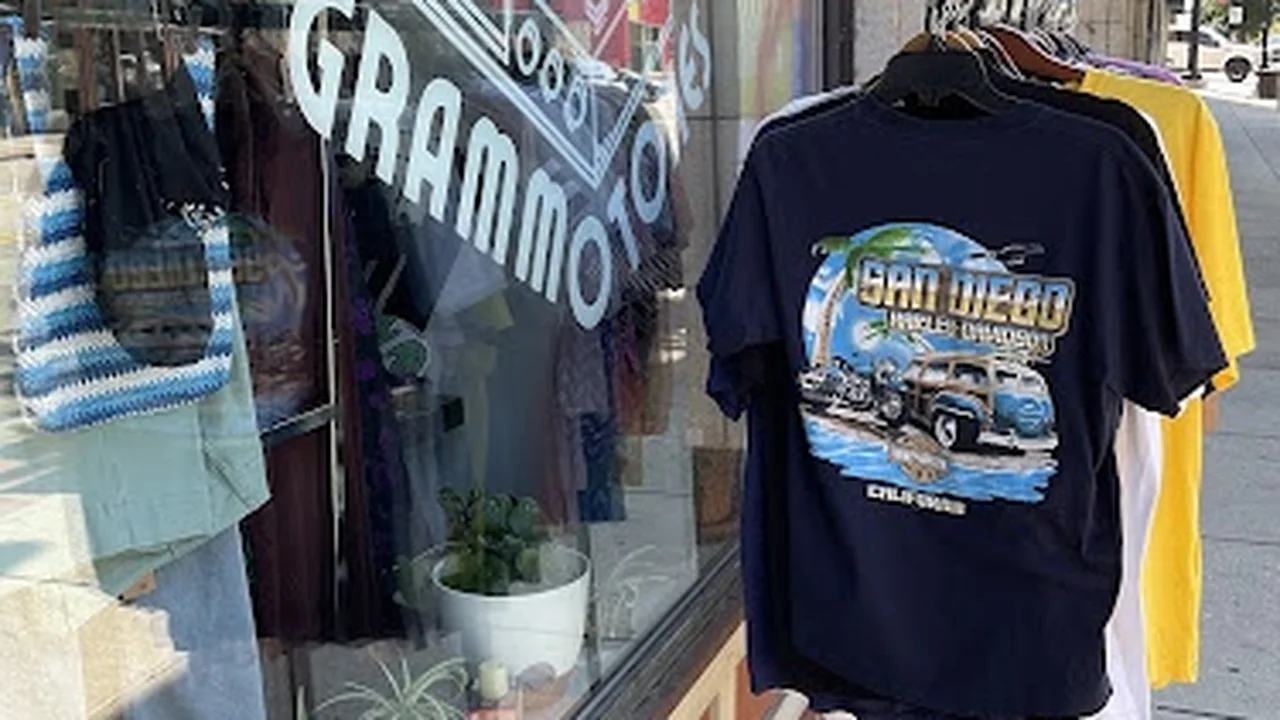Consignment store in Grand Rapids, Michigan: Grammotones