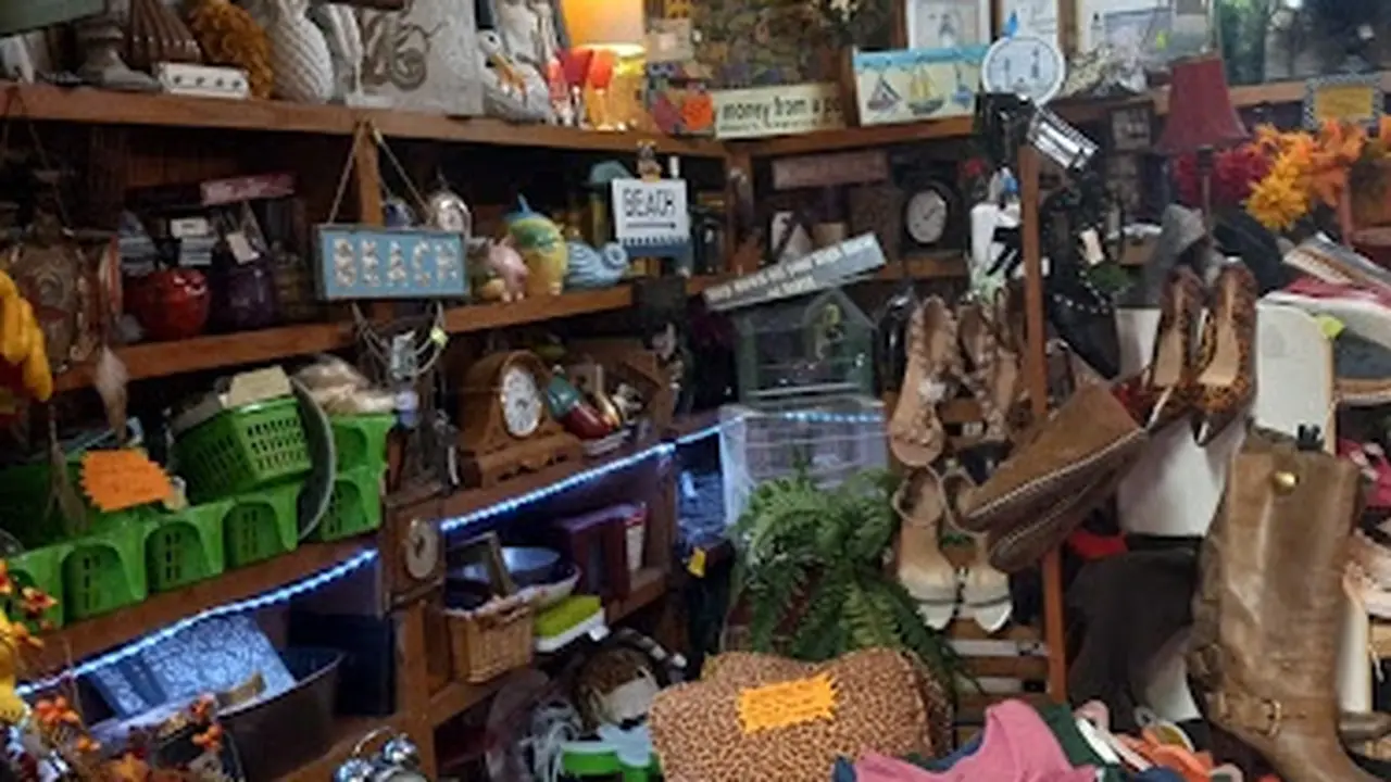 Consignment store in Grove, Oklahoma: Grand Again Grove OK