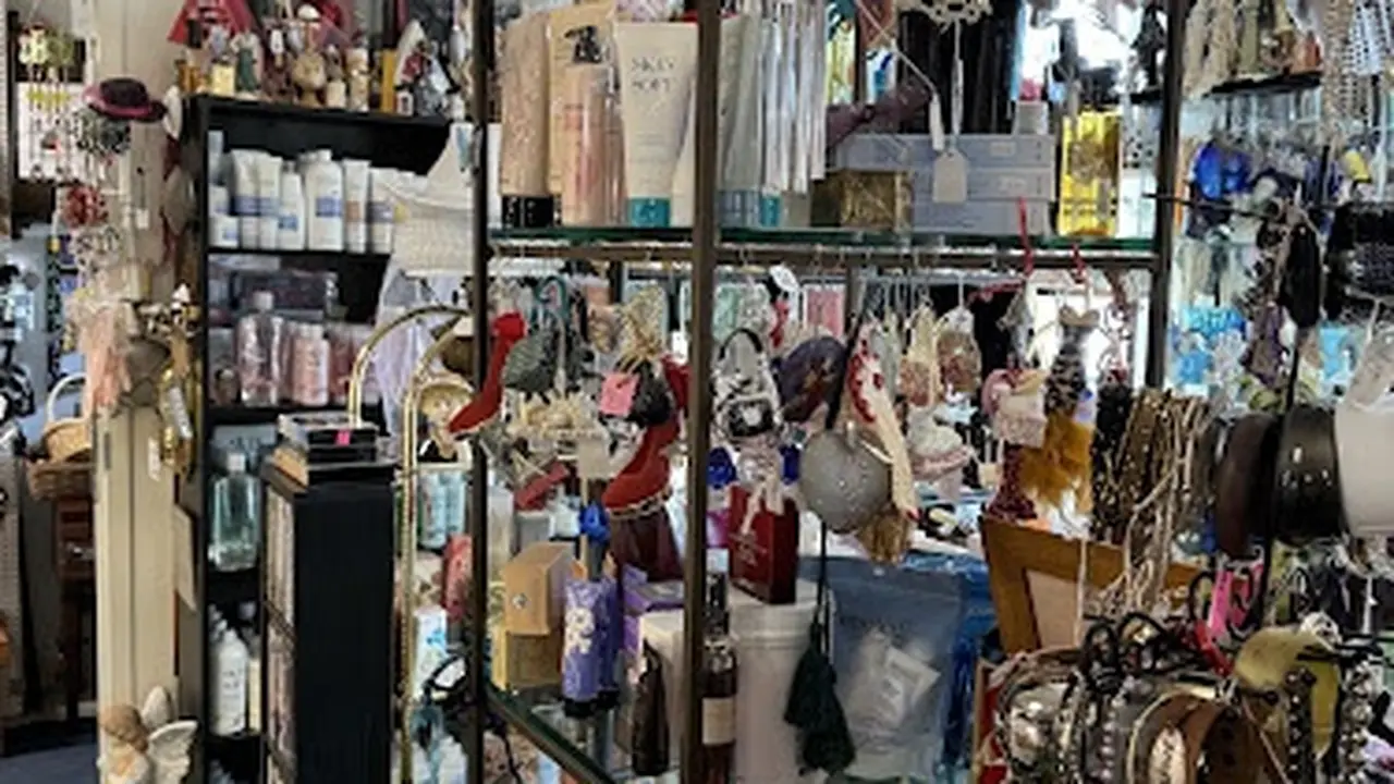 Consignment store in Lima, Ohio: GRAND AVE Treasures