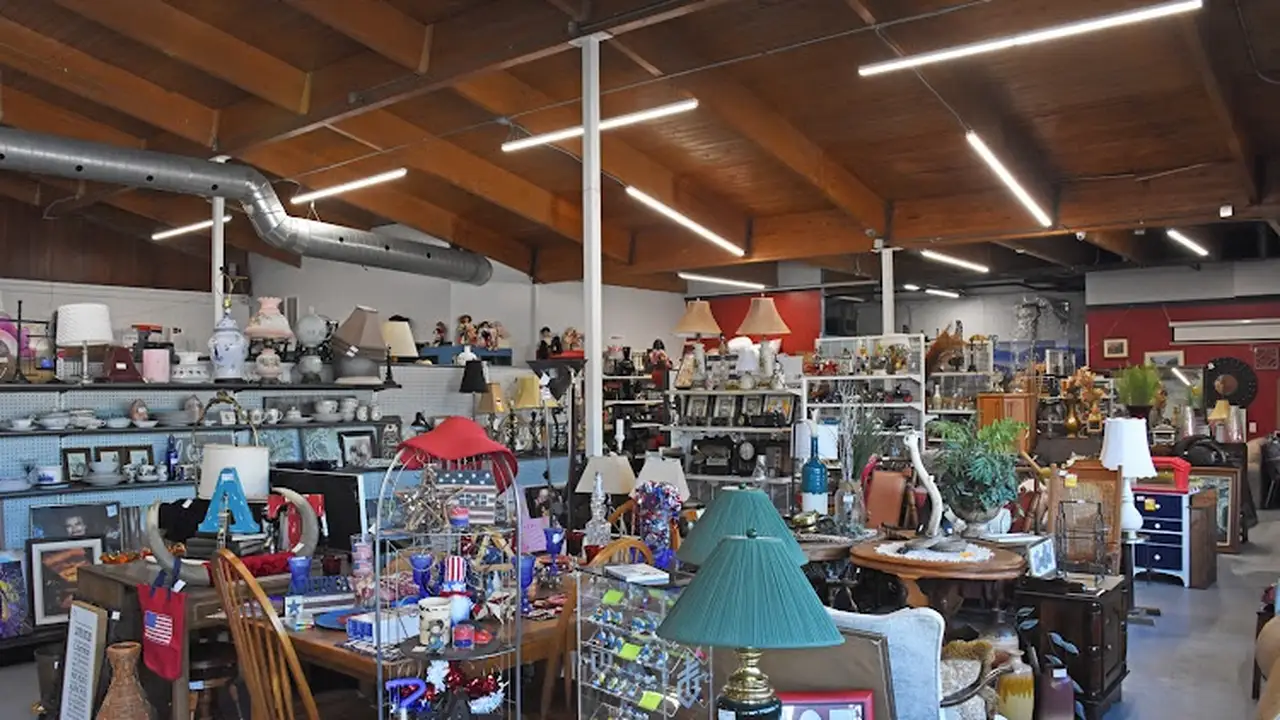 Consignment store in Marion, Iowa: Grand Resale