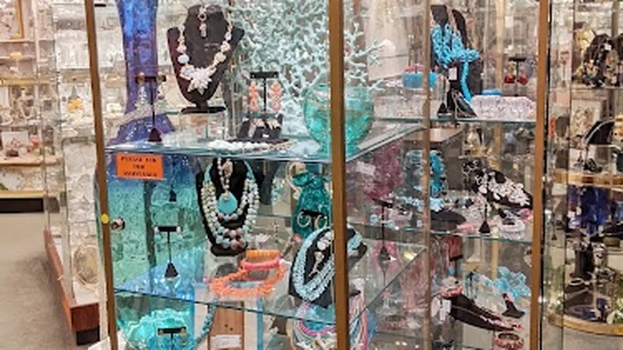 Consignment store in Timonium, Maryland: Great Finds & Design
