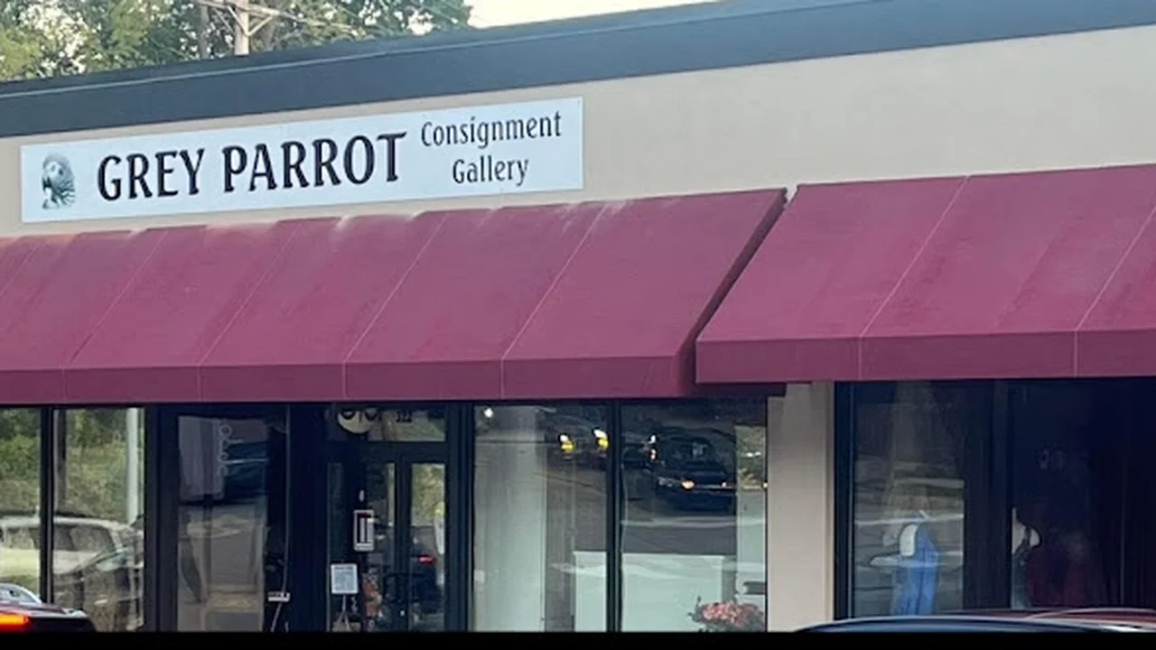 Consignment store in Pittsburgh, Pennsylvania: Grey Parrot Consignment Gallery