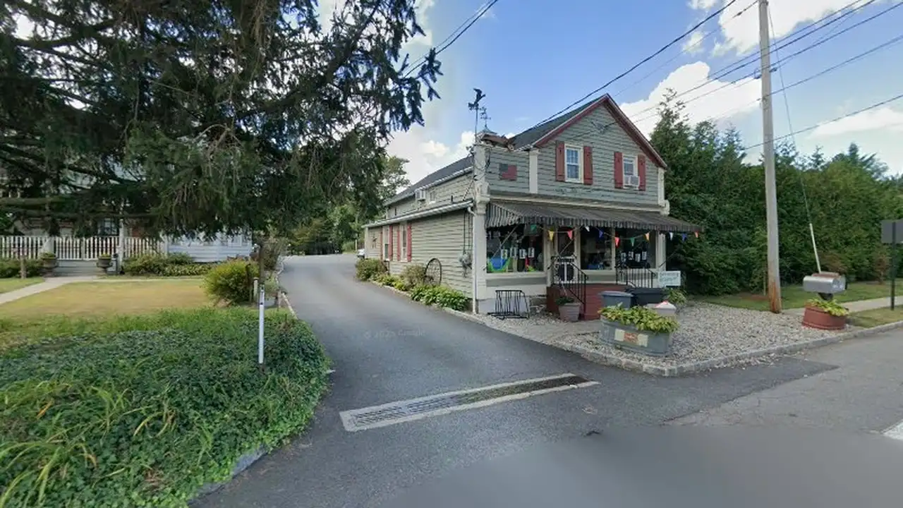 Consignment store in East Hanover, New Jersey: Growing Green Kids Consignment
