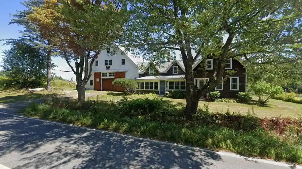 Consignment store in Union, Maine: Gully Farm Consignment