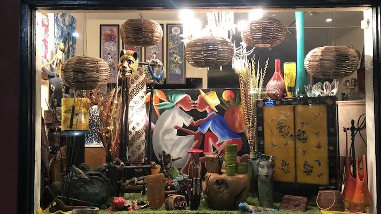 Consignment store in Ashland, Oregon: Gypsy Road Studio