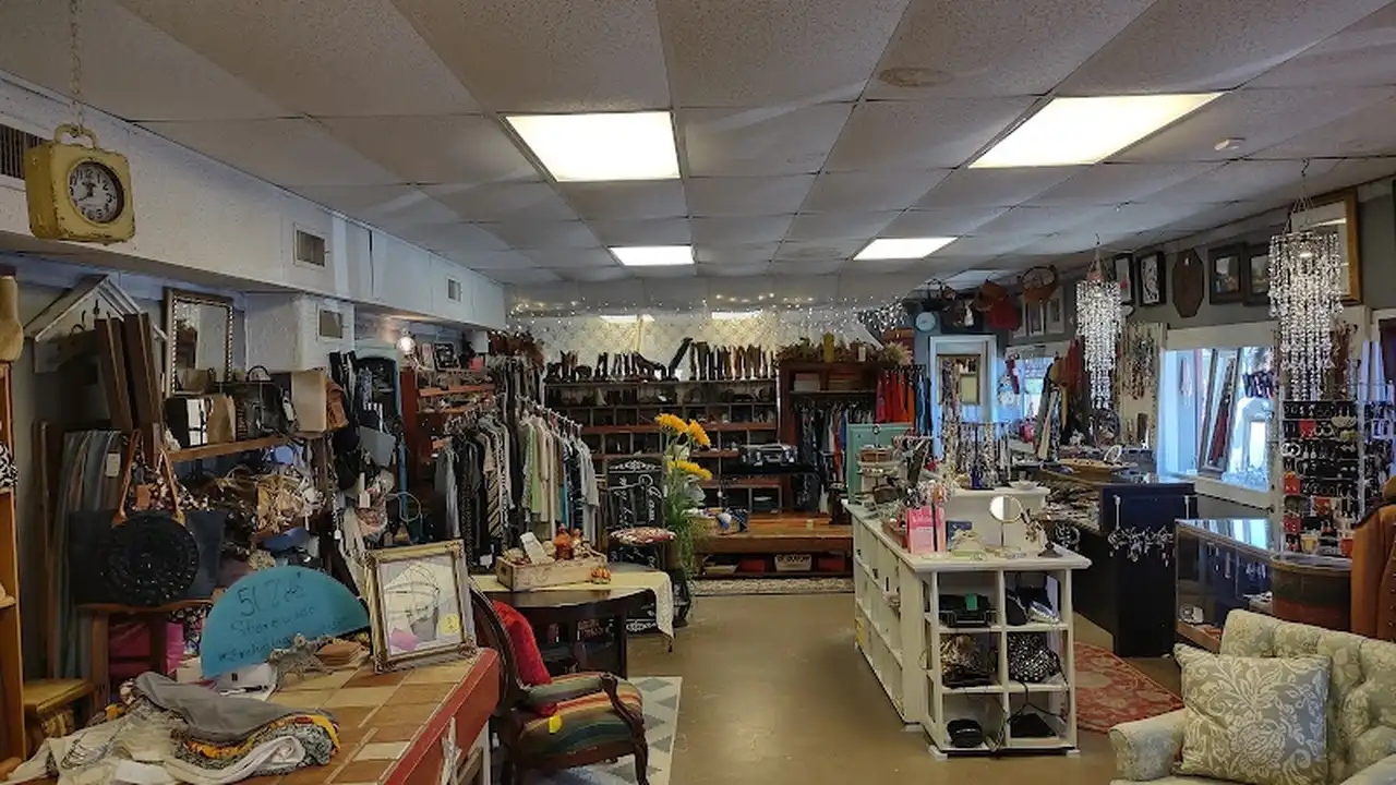 Consignment store in Burleson, Texas: Gypsy Trunk