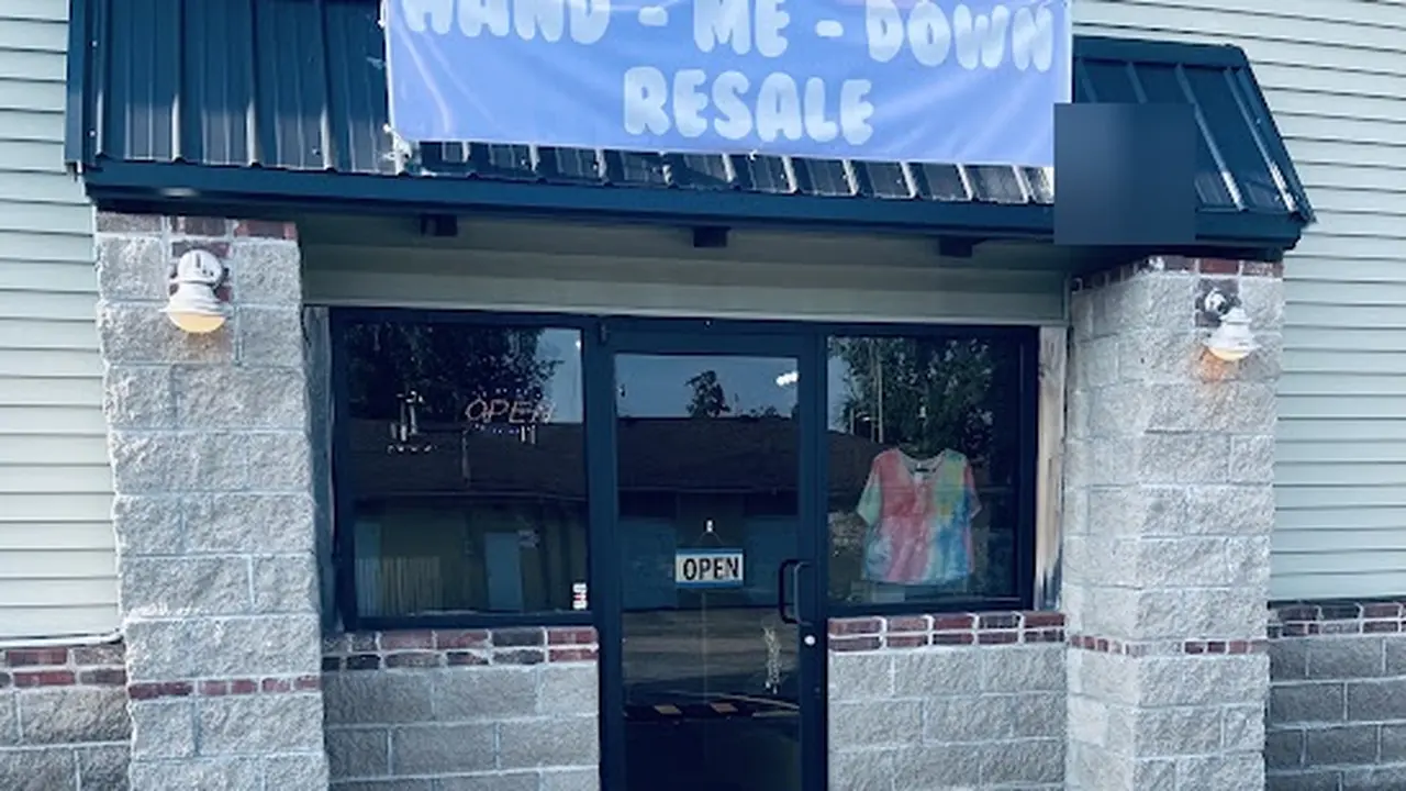 Consignment store in Paris, Illinois: Hand Me Down Resale