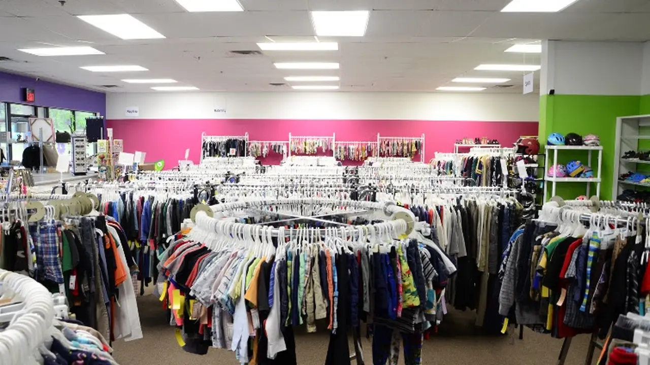 Consignment store in Kalamazoo, Michigan: Hand Me Down Rose