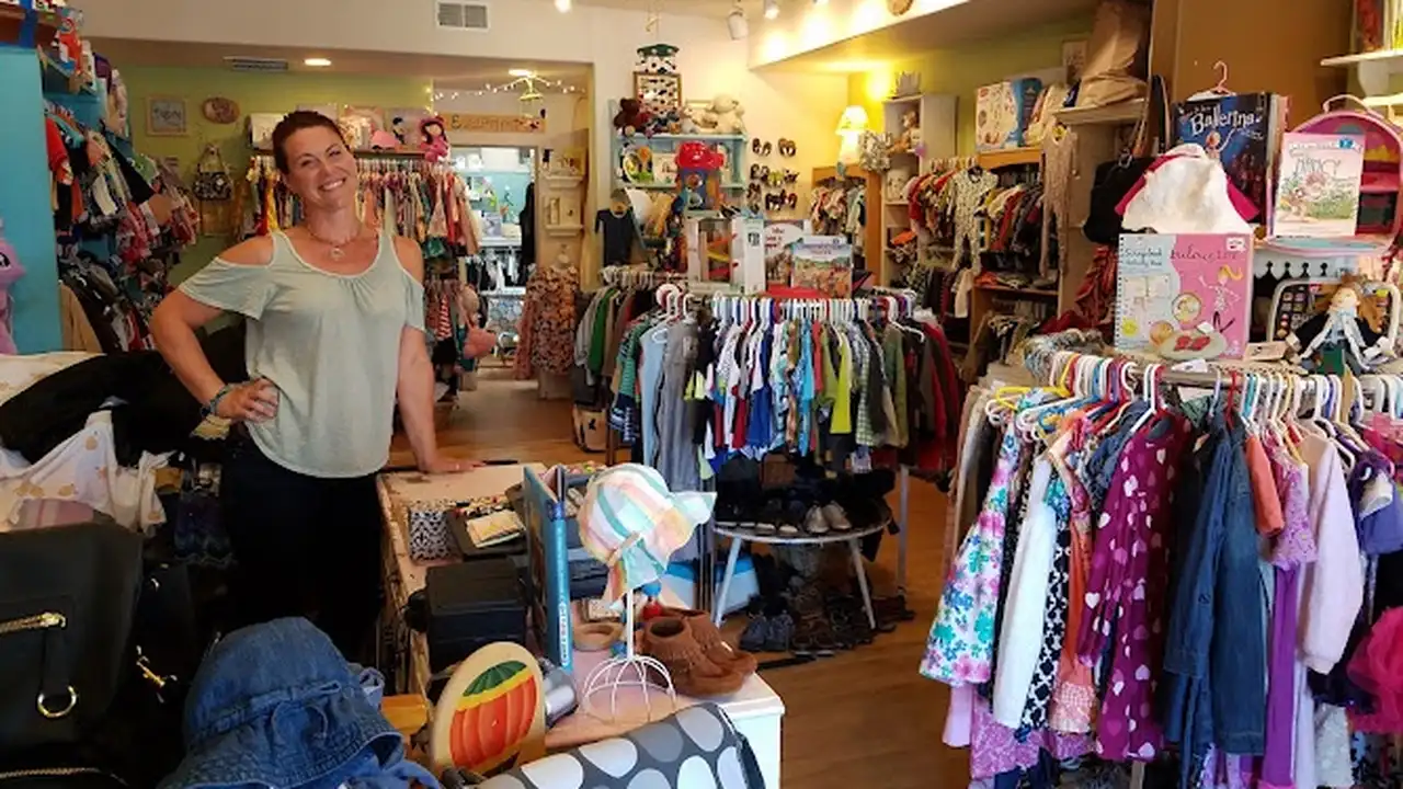 Consignment store in Santa Barbara, California: Happy Little Hippo