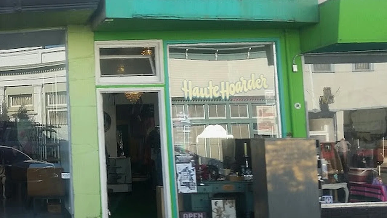 Consignment store in Fortuna, California: Haute Hoarder~ Bohemian Treasures and Spirit
