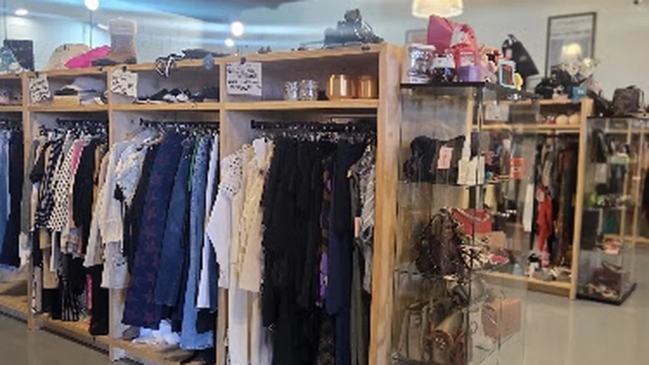Consignment store in Gilbert, Arizona: Hazel Rows