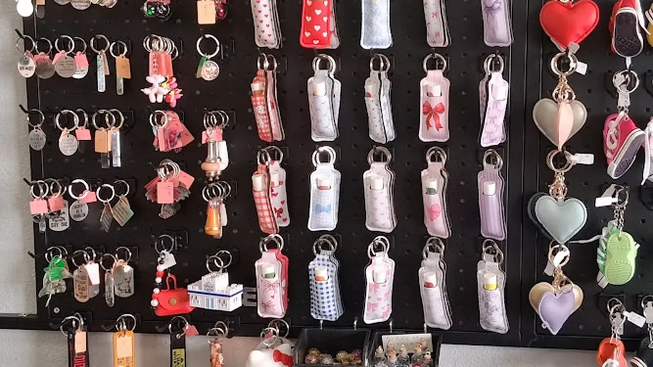 Consignment store in Eldora, Iowa: Heartfully Made