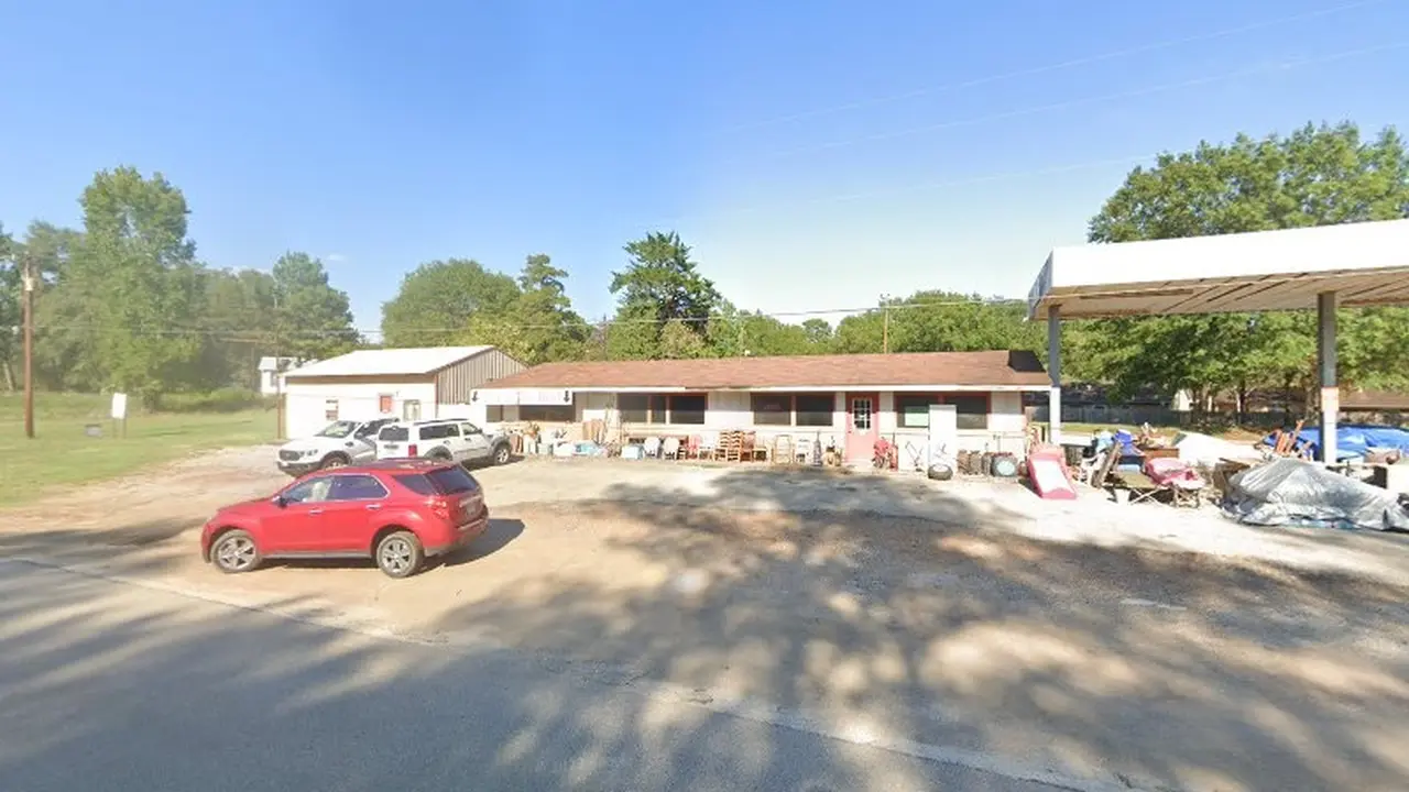 Consignment store in Center, Texas: Here's The Deal