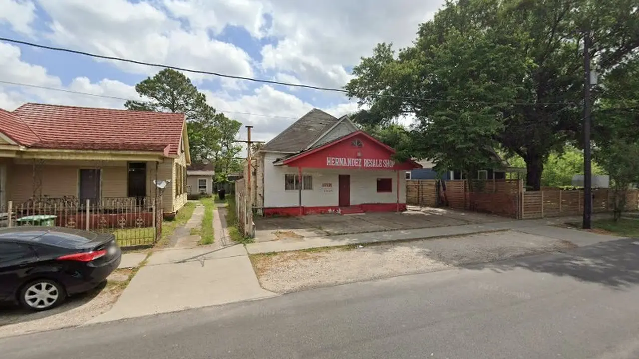 Consignment store in Houston, Texas: Hernandez Resale Shop
