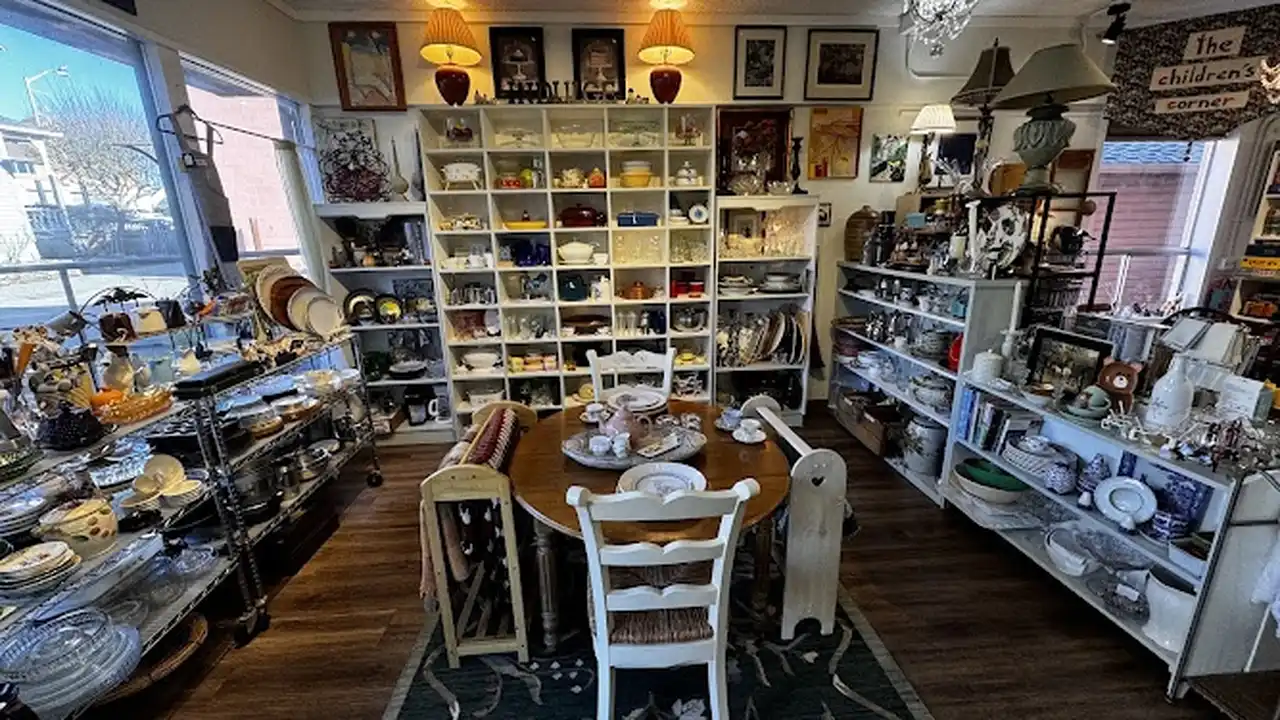 Consignment store in Friday Harbor, Washington: Heyday