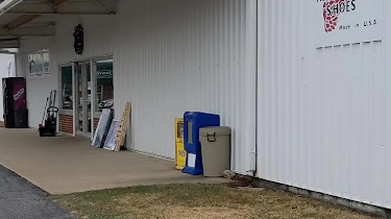 Consignment store in Olney, Illinois: Hidden Treasures Consignment
