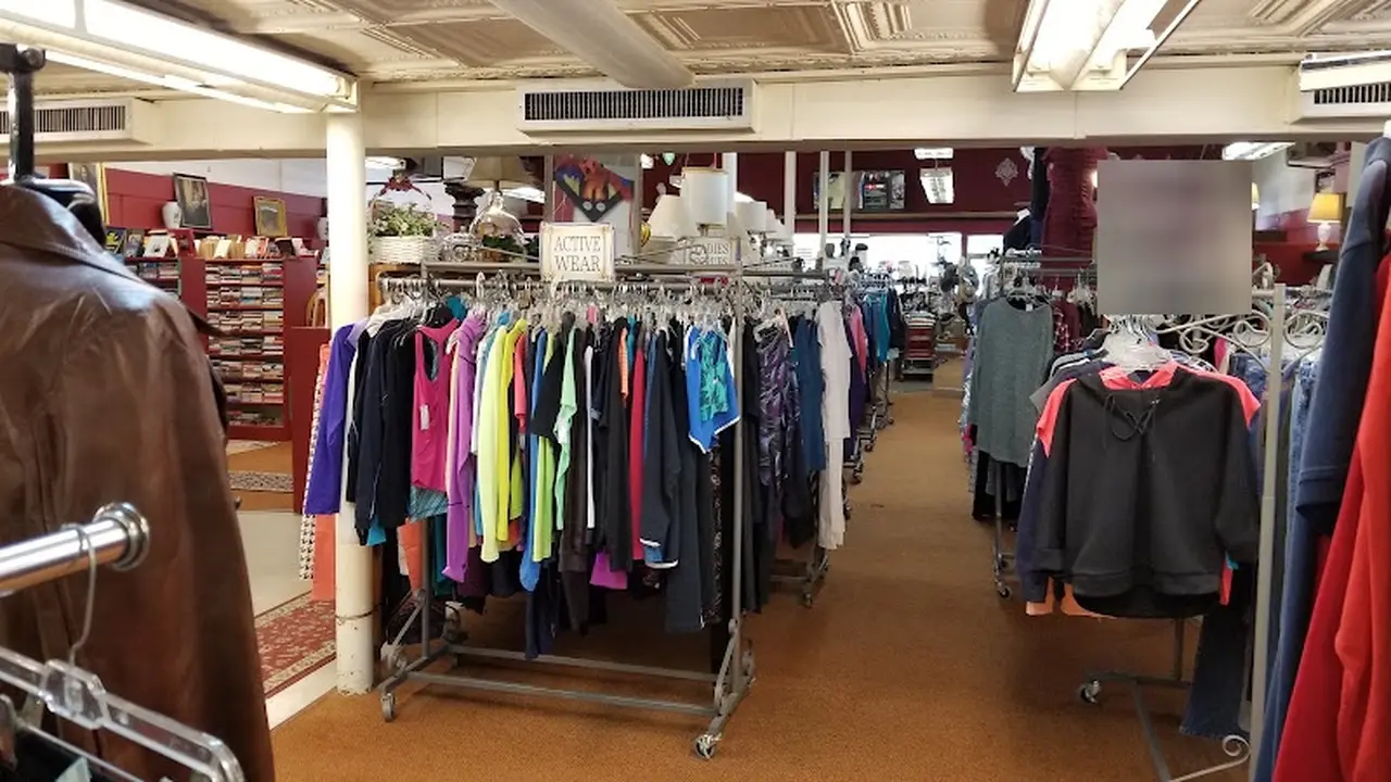 Consignment store in Kirksville, Missouri: Hidden Treasures Consignment & Resale