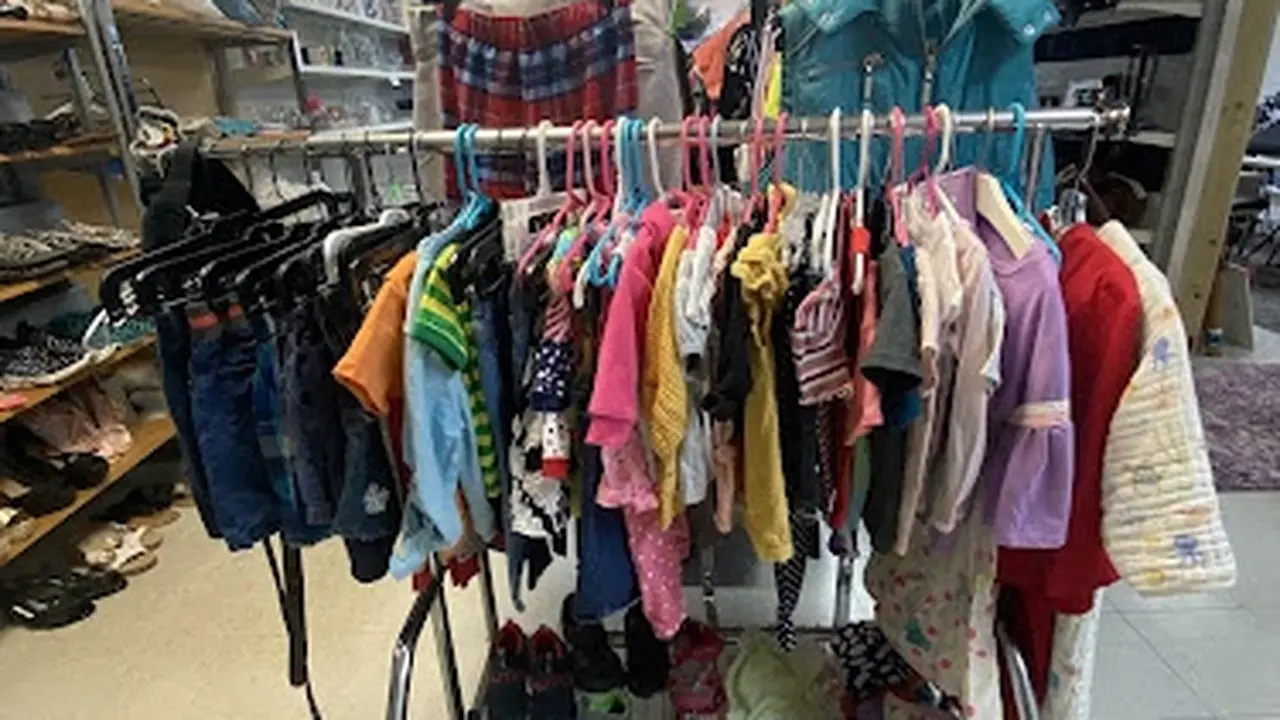 Consignment store in Seffner, Florida: Hidden Treasures Thrift Store