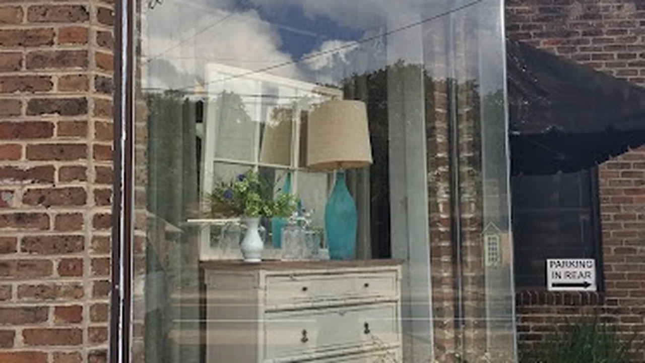 Consignment store in Mobile, Alabama: High Cotton Consignments Estate Sales