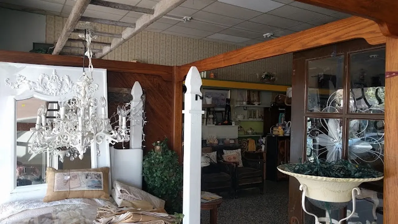 Consignment store in Selma, California: High Street Boutique