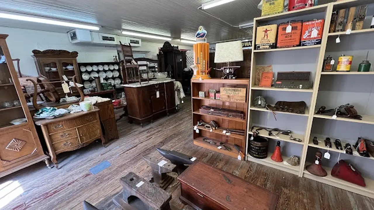 Consignment store in Hillsboro, Texas: Hillsboro Antique Mall
