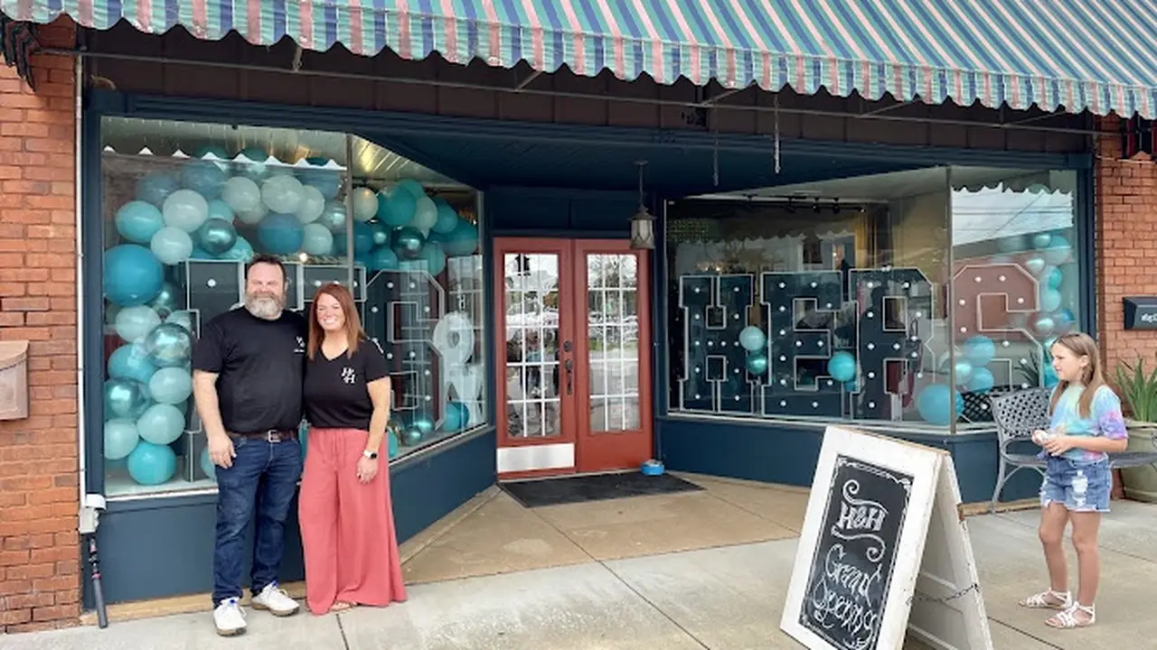 Consignment store in Rogersville, Alabama: His and Hers Consignment