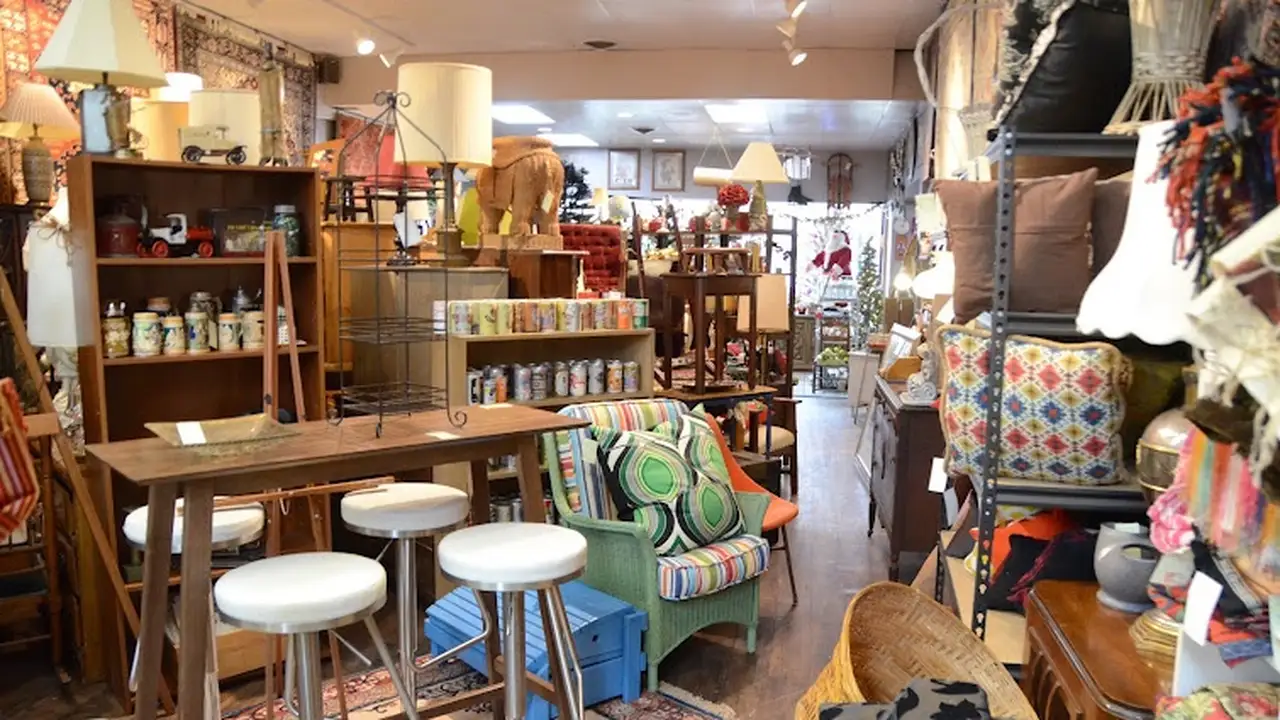 Consignment store in Michigan City, Indiana: Hoity Toity