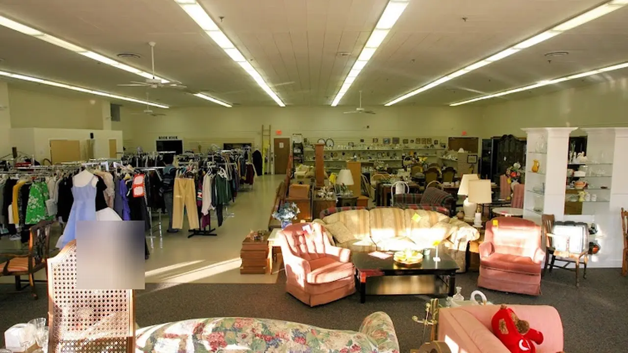 Consignment store in Warminster, Pennsylvania: Holy Redeemer Thrift Store