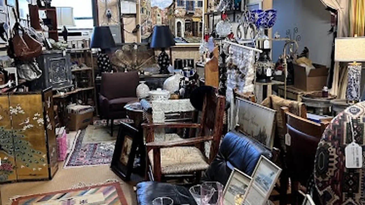 Consignment store in Dobbs Ferry, New York: Home Again Consignments