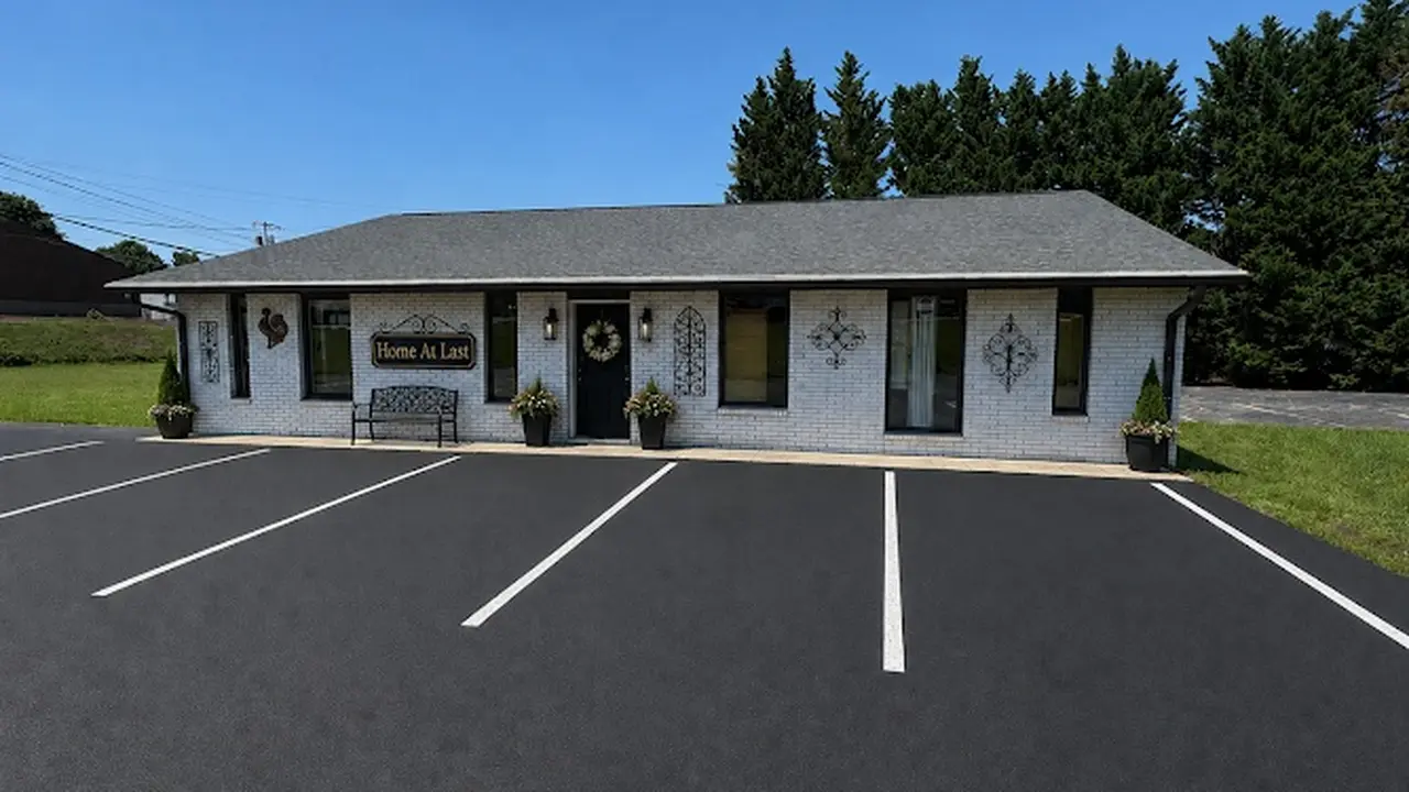 Consignment store in Greer, South Carolina: Home at Last