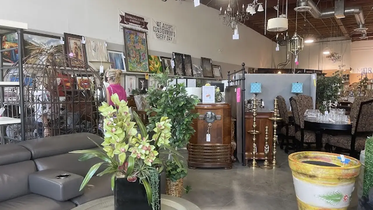 Consignment store in Calabasas, California: Home Consignment Center