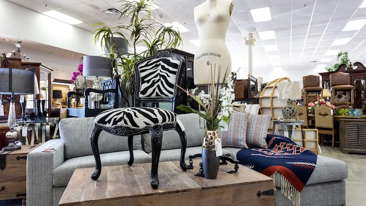 Consignment store in Laguna Niguel, California: Home Consignment Center