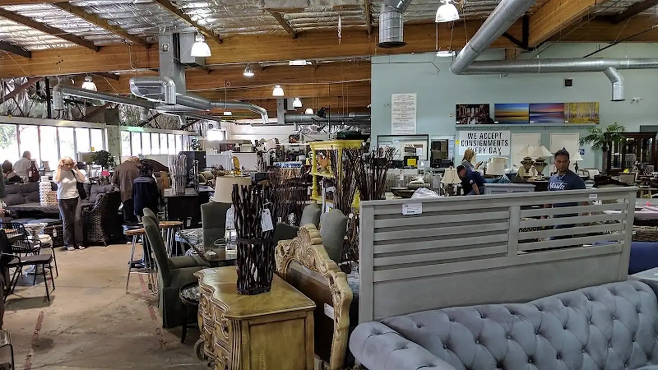 Consignment store in Newport Beach, California: Home Consignment Center