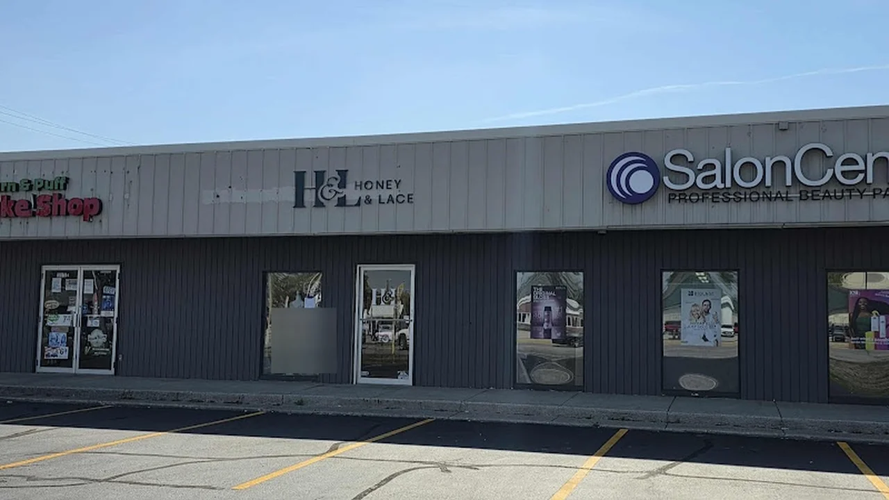 Consignment store in Fort Wayne, Indiana: Honey & Lace