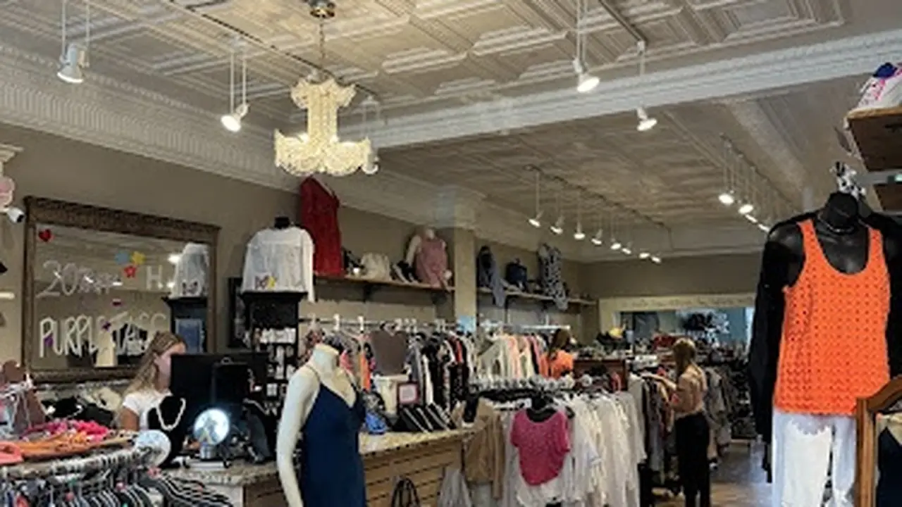 Consignment store in Excelsior, Minnesota: Honey Rock Elevated Consignment