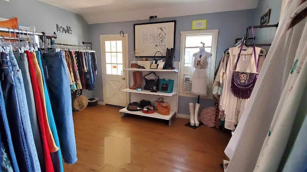Consignment store in Wickenburg, Arizona: Honeypot